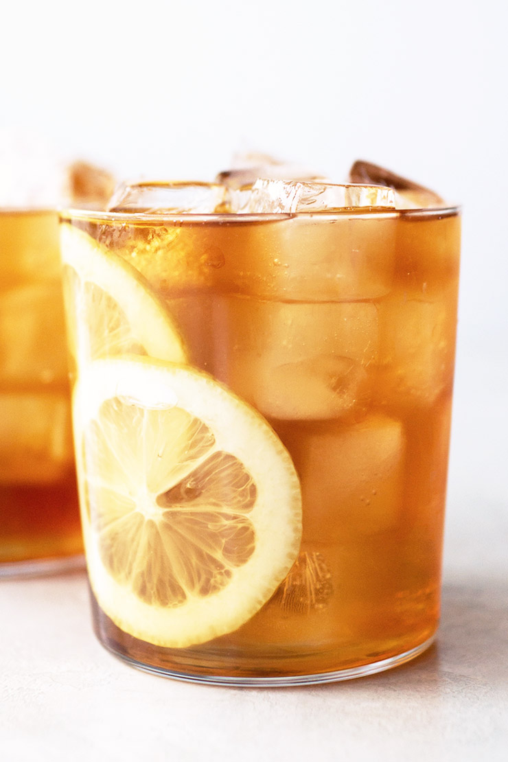 Sweet tea with lemon slices in cup with ice.
