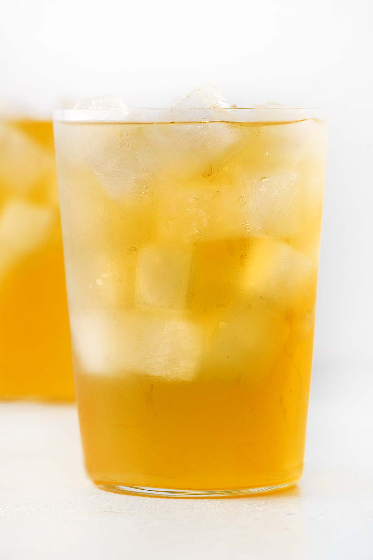 Chamomile iced tea in cups.